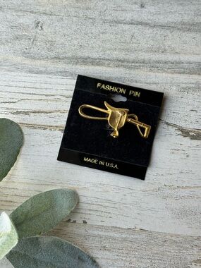 Vintage Gold Tone Equestrian Brooch English Saddle Crop